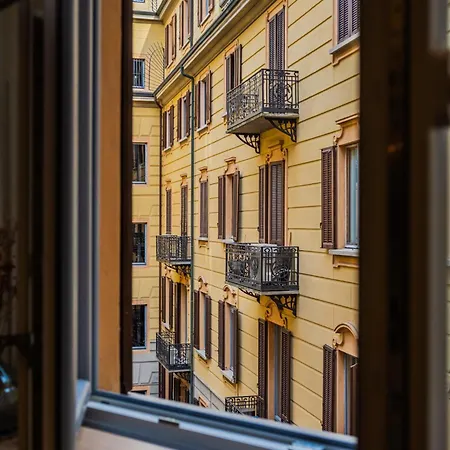 Design Studio In The Heart Of Milan Exterior photo